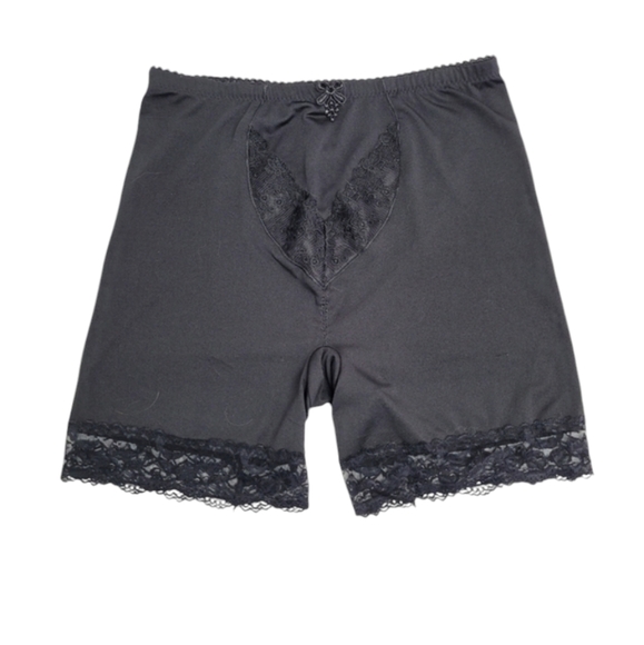 Delta Burke Back Lace Detail Lightweight Silky Feel Shapewear Shorts  9/2X - Picture 1 of 5